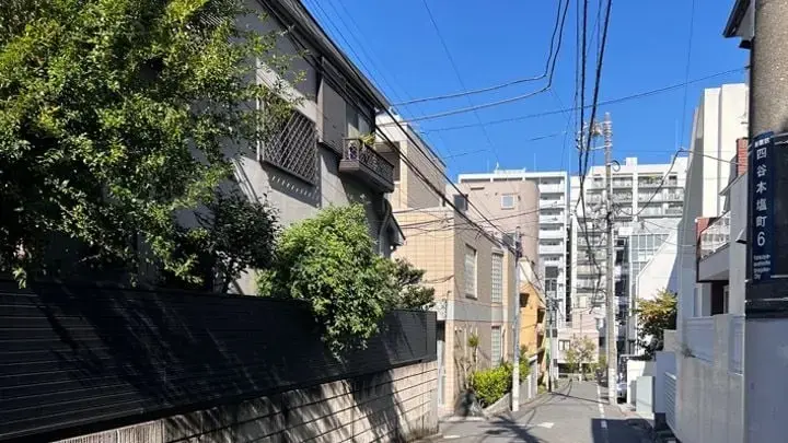 【新宿区本塩町ライブ】大都会・東京の空模様と夜景を24時間配信！都会の鼓動を感じる新習慣