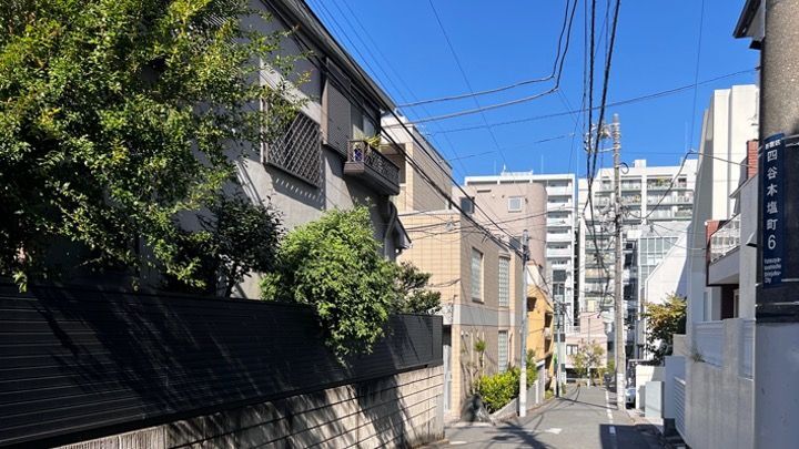 【新宿区本塩町ライブ】大都会・東京の空模様と夜景を24時間配信！都会の鼓動を感じる新習慣